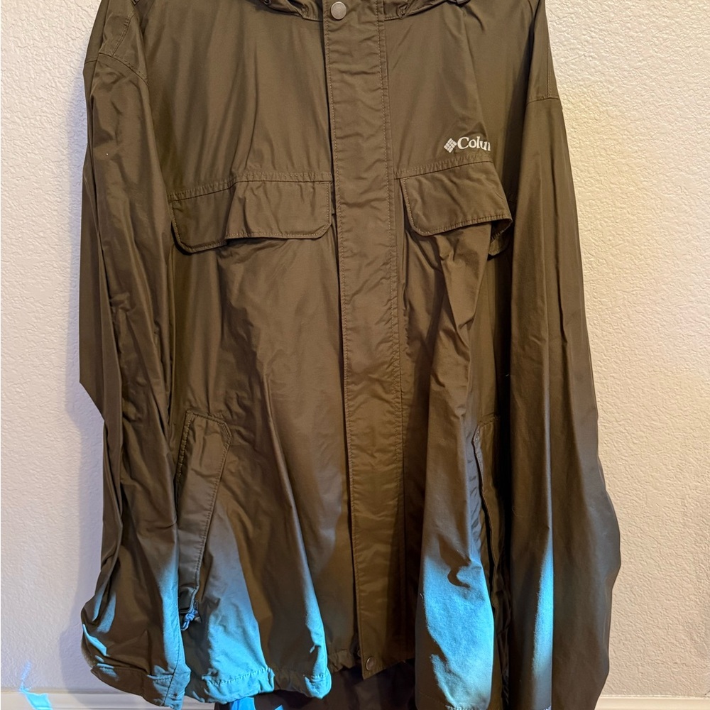 Columbia Men's Green Raincoat